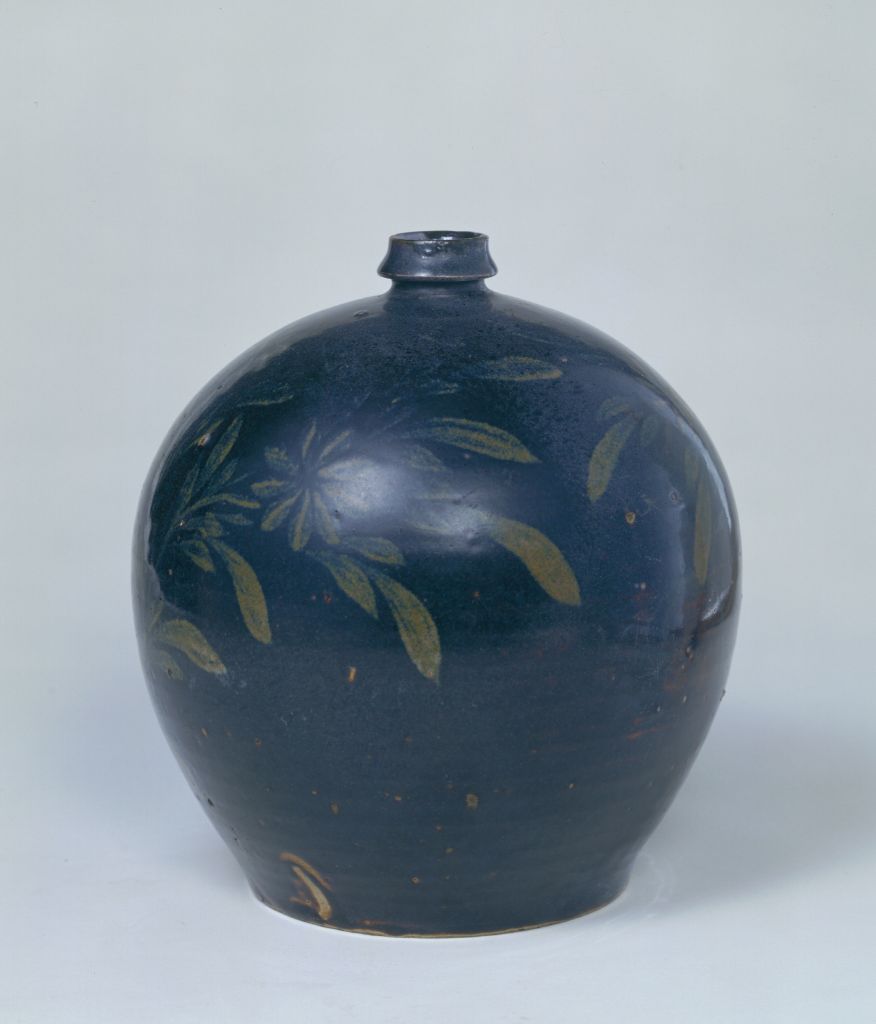 图片[1]-Black-glazed brown colored flower pattern small mouth bottle-China Archive